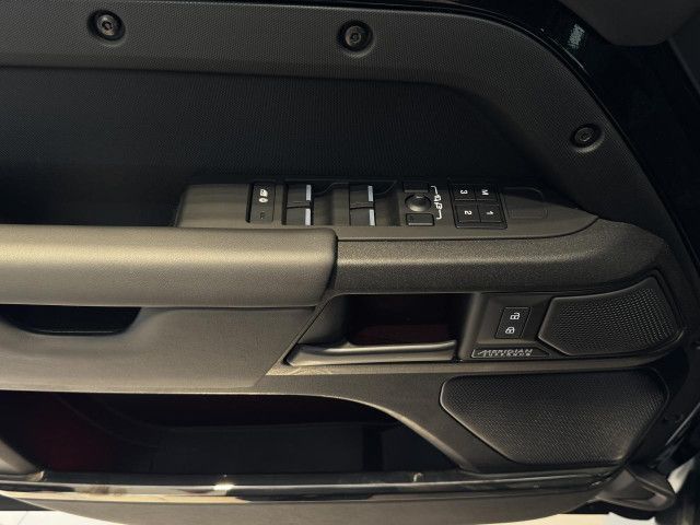 Land Rover Defender 110 P635 OCTA Black MY26 Bluetooth Navi foto 11