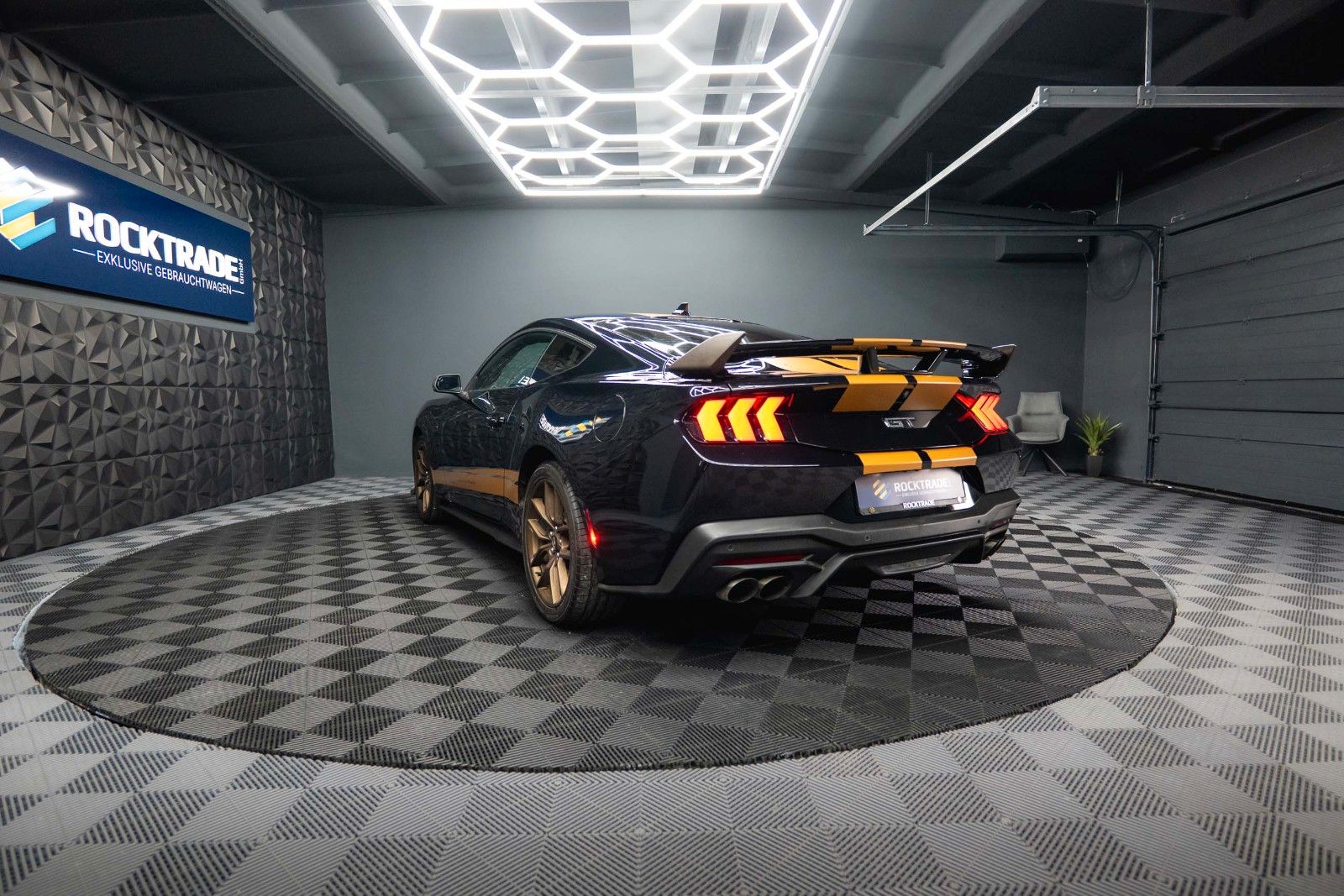Fahrzeugabbildung Ford Mustang Fastback 5.0 Ti-VCT V8 Dark Horse 6-Gang