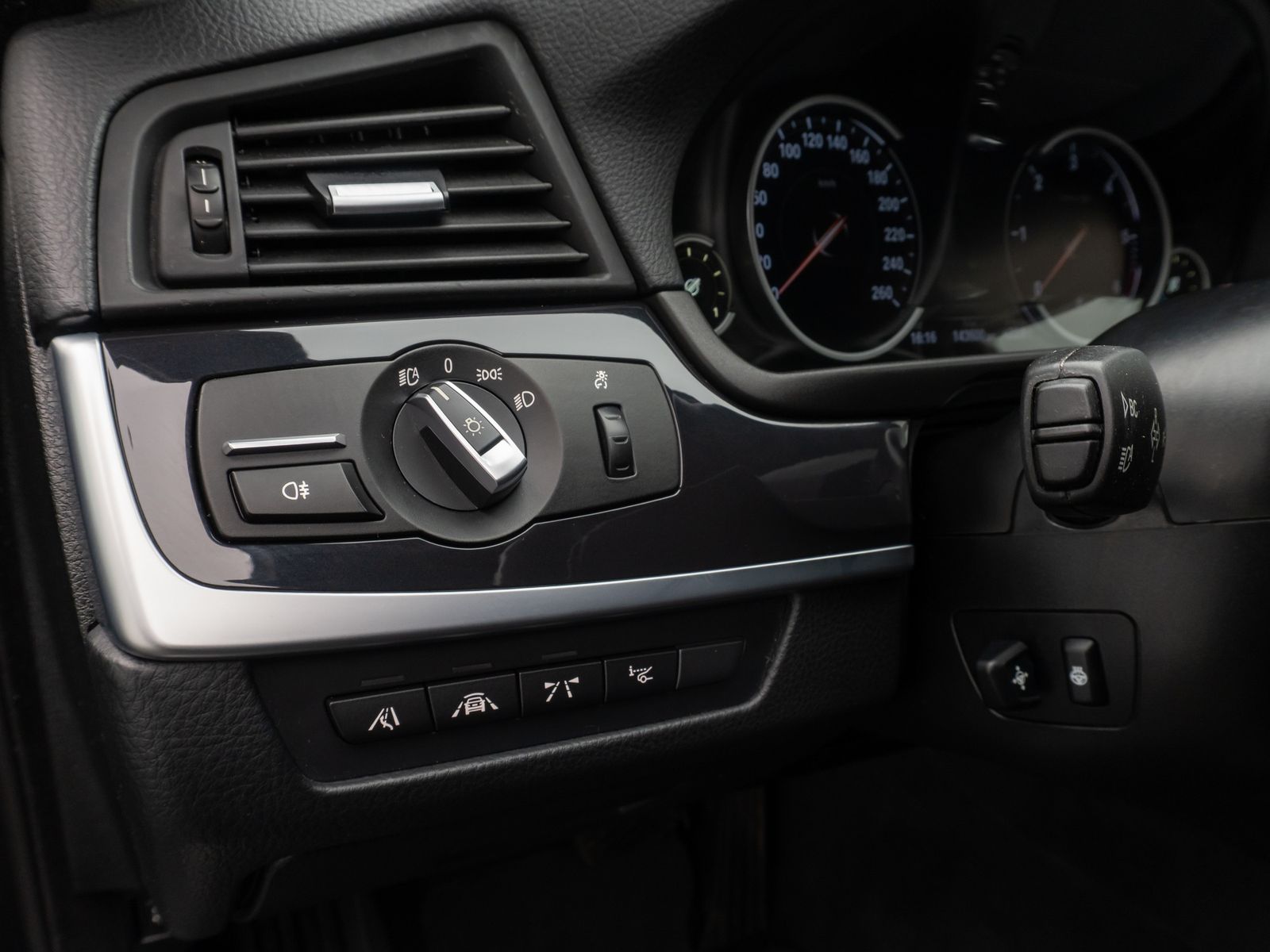 Fahrzeugabbildung BMW 520d HUD H/K NaviPro SurroundView AHK Komfort