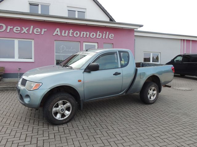 Mitsubishi L200 Invite Club Cab 4WD