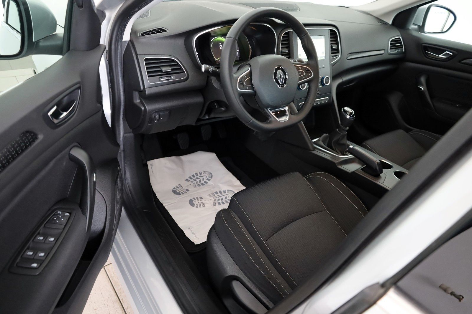 Fahrzeugabbildung Renault Megane IV Lim. 5-trg. Navi,City-/Safety-Paket