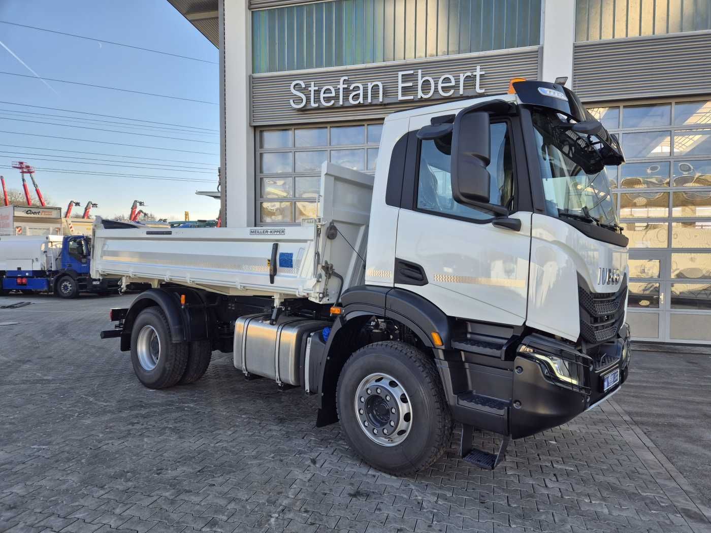 Fahrzeugabbildung Iveco X-Way AD200X40 HR OFF Meiller Bordmatic AHK DAB