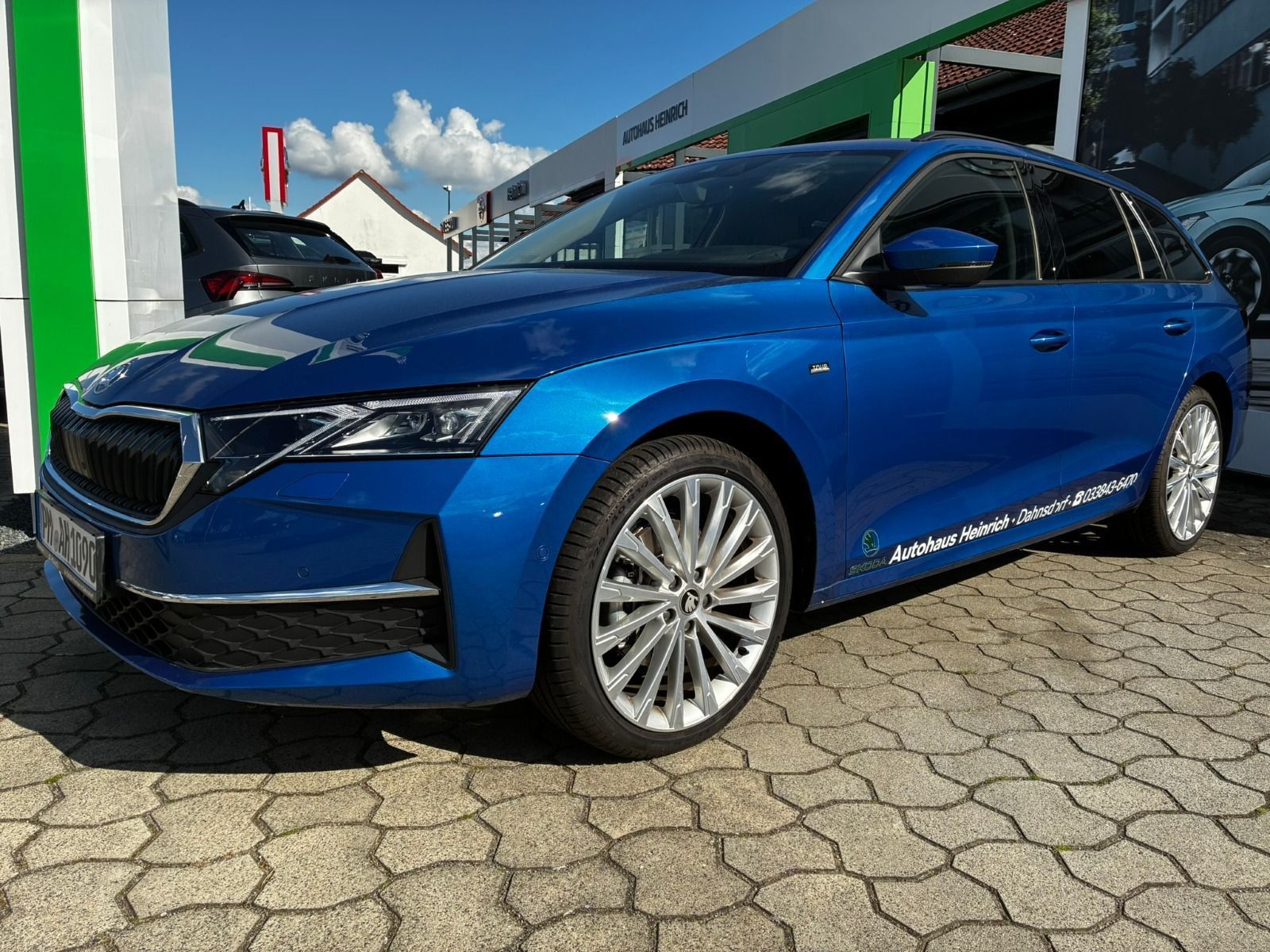 Fahrzeugabbildung SKODA Octavia Combi Tour 2,0 TDI 110kW 7-Gang-DSG