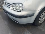 Volkswagen VW Golf IV - Volkswagen Golf aus 2000: Iv
