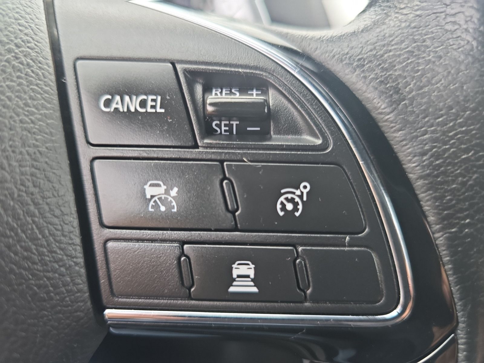 Fahrzeugabbildung Mitsubishi Eclipse Cross Spirit+ 4WD LED SPUR  AHK