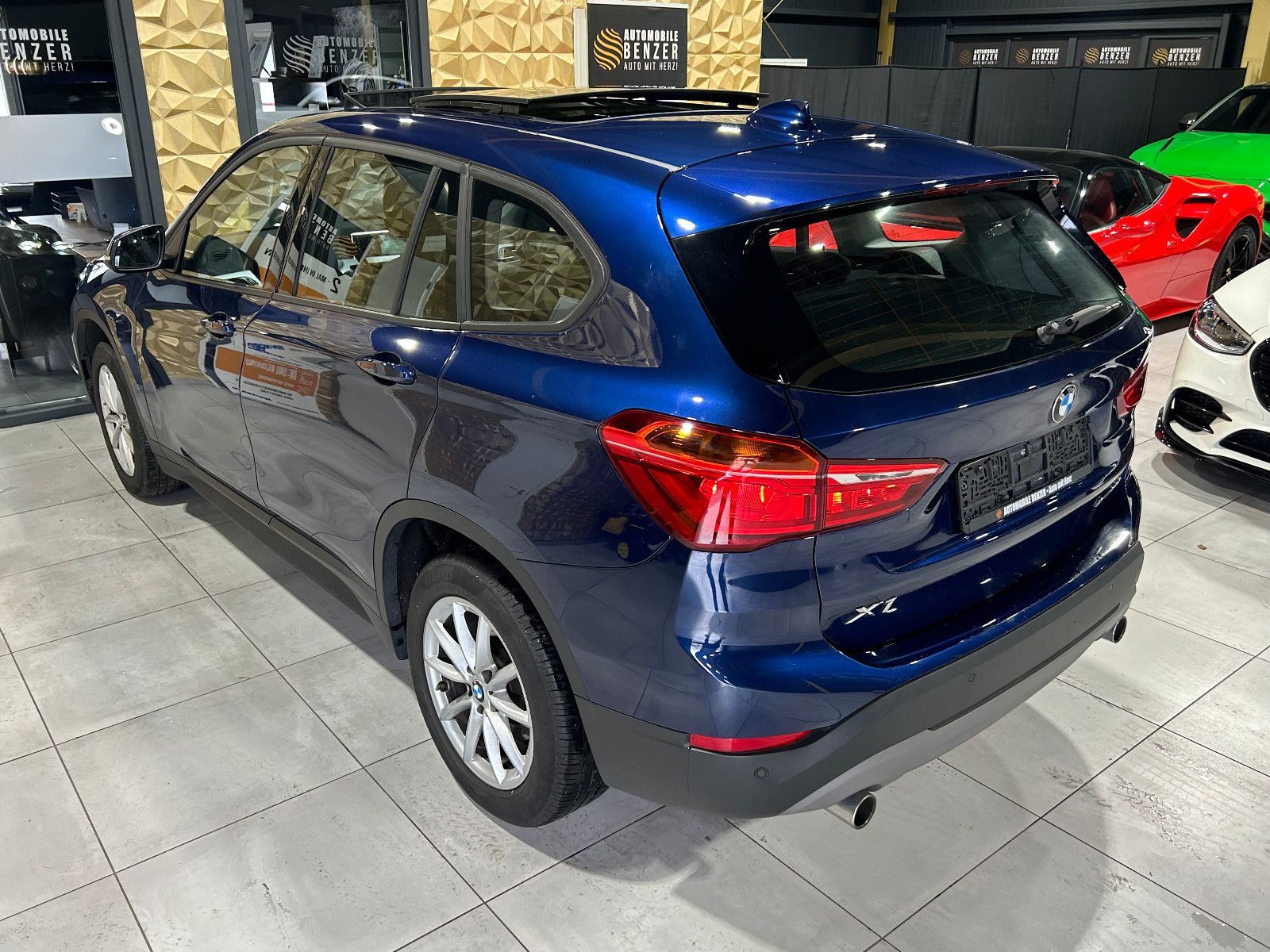 Fahrzeugabbildung BMW X1 xDrive 20 i Advantage/HEAD-UP/PANO/KAMERA/8-F