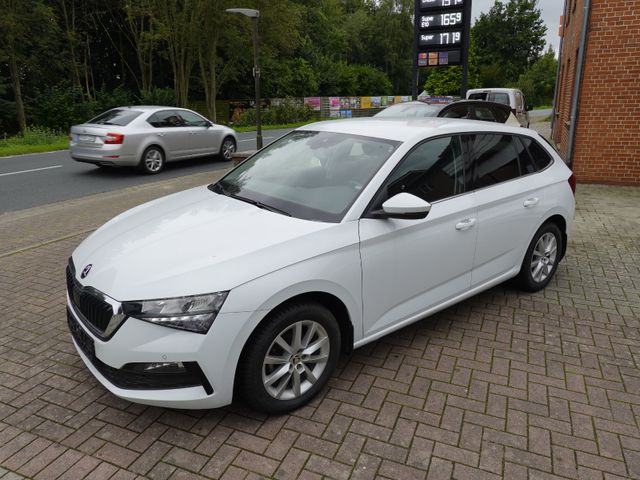 Skoda Scala Ambition 1 hand