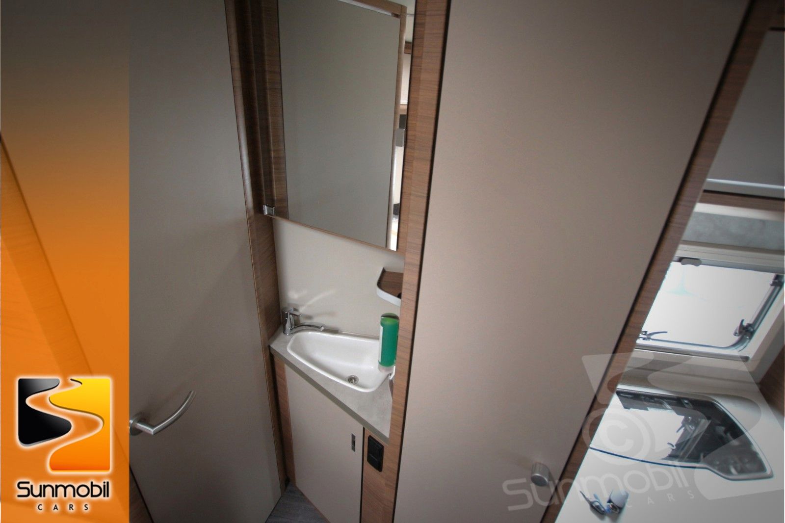 Fahrzeugabbildung Knaus Live Wave 650 MF Automatik 180 PS LP.97.994,00€