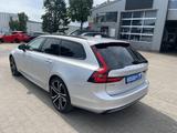 Volvo V90 Kombi R Design Recharge Plug-In Hybrid AWD - silberne Volvo V90