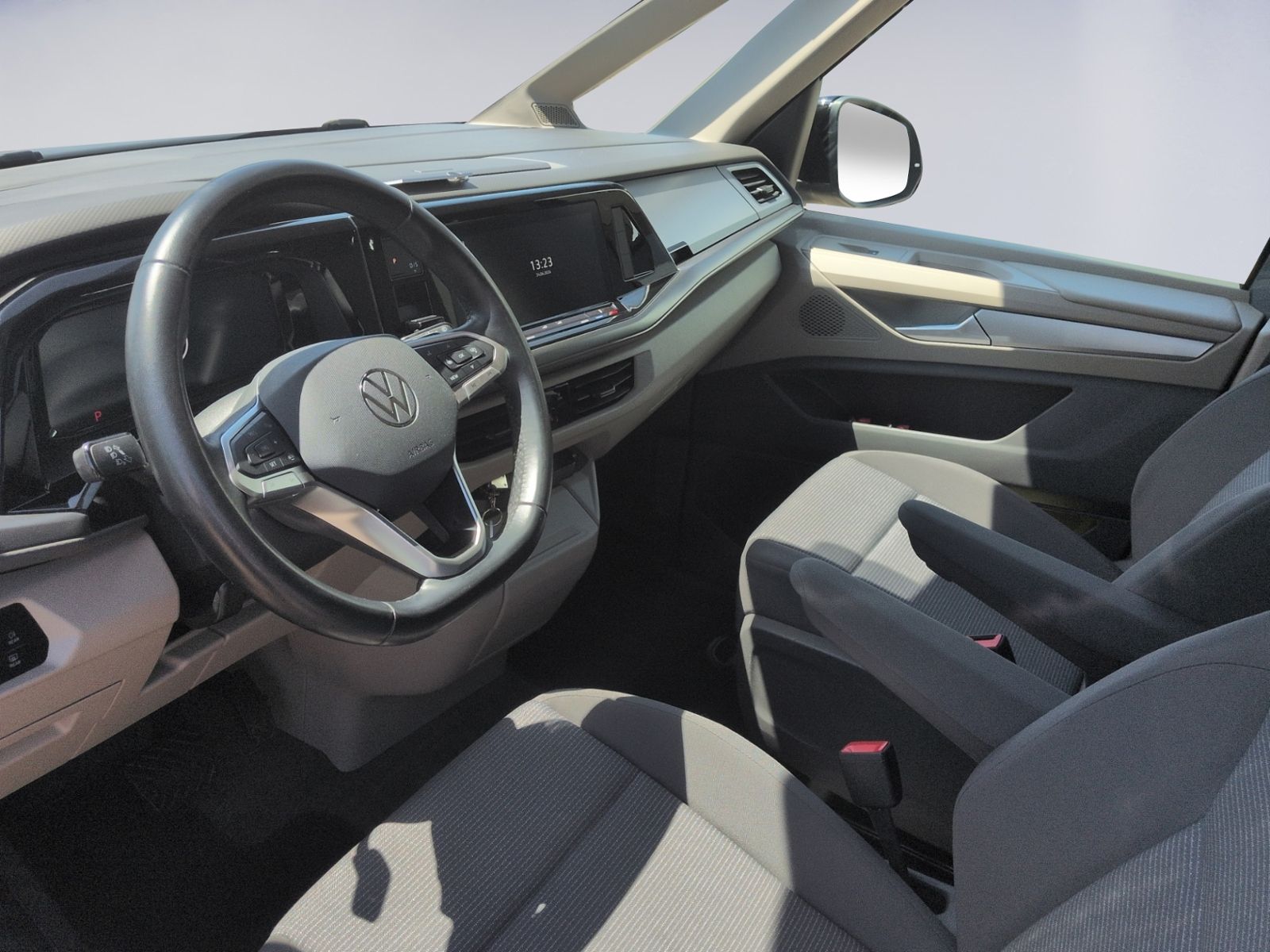 T7 Multivan 2.0 TDI KÜ 7SITZE+KAMERA+NAVI+AHK