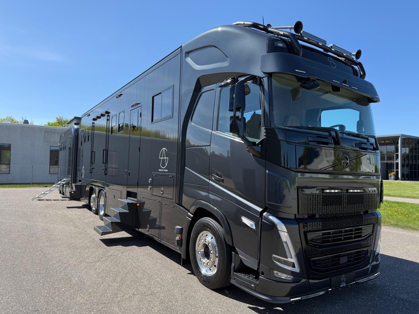 Volvo FH500 COMBINATION 12 HORSES 2 X LIVING PUSH UP