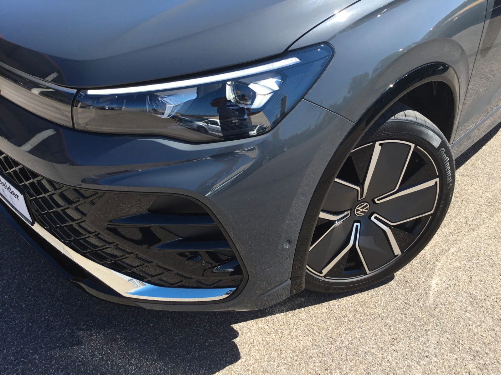 Fahrzeugabbildung Volkswagen Tiguan 2.0 TSI DSG 4M R-Line+Pano+AHK+IQLight+20