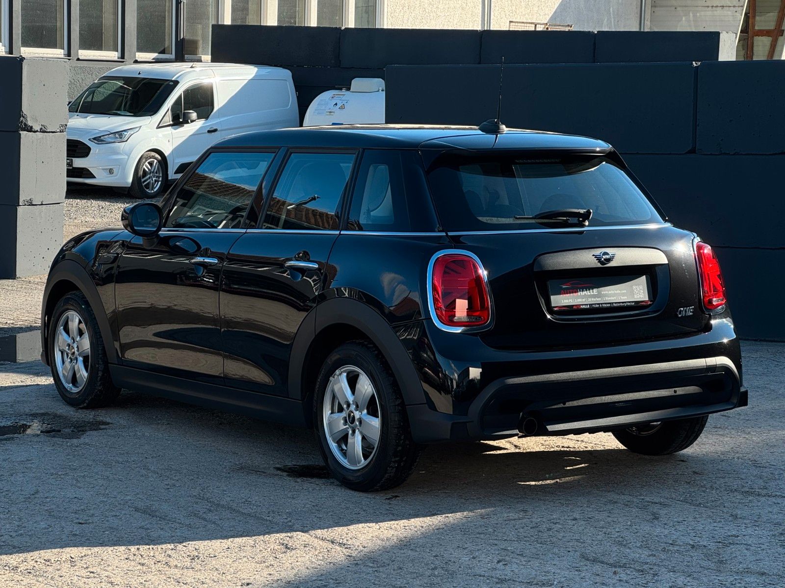 Fahrzeugabbildung MINI ONE Automatik Teilleder Temp. Navi PDC SHZ