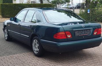 Mercedes E 230 - 4