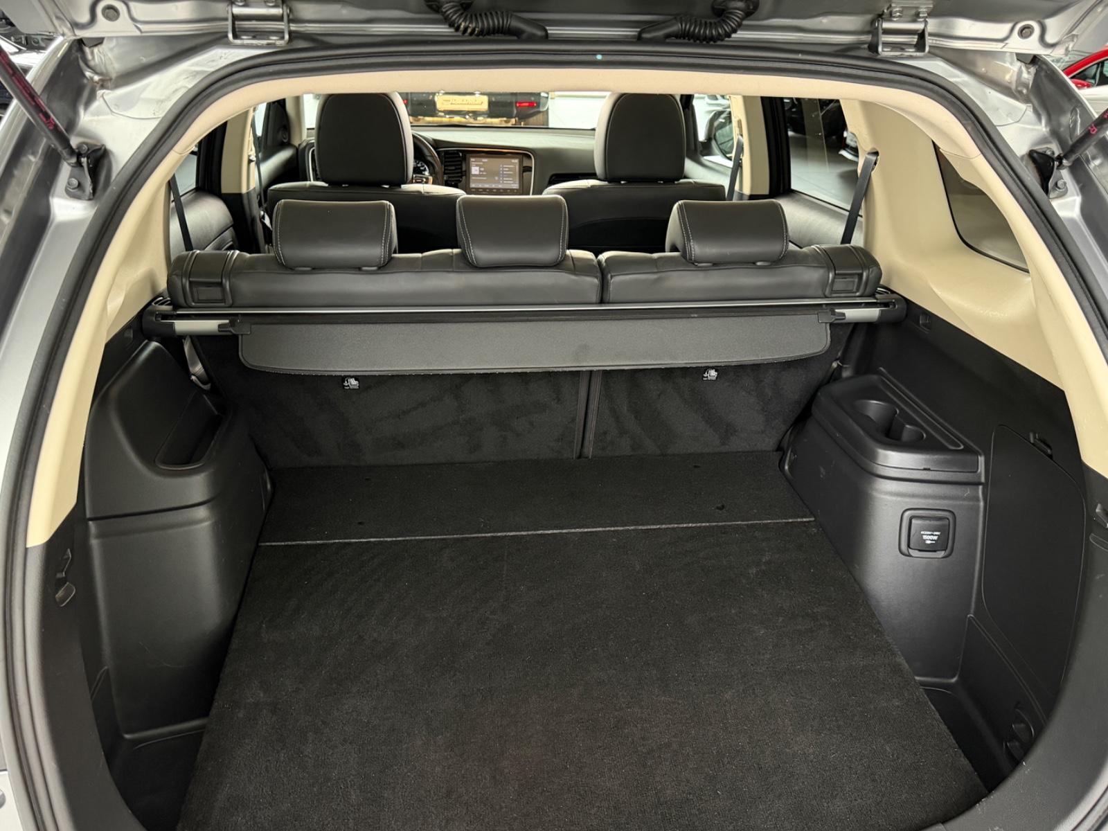 Mitsubishi 2.4 Plug-in Hybrid Outlander Diamant Spirit AHK