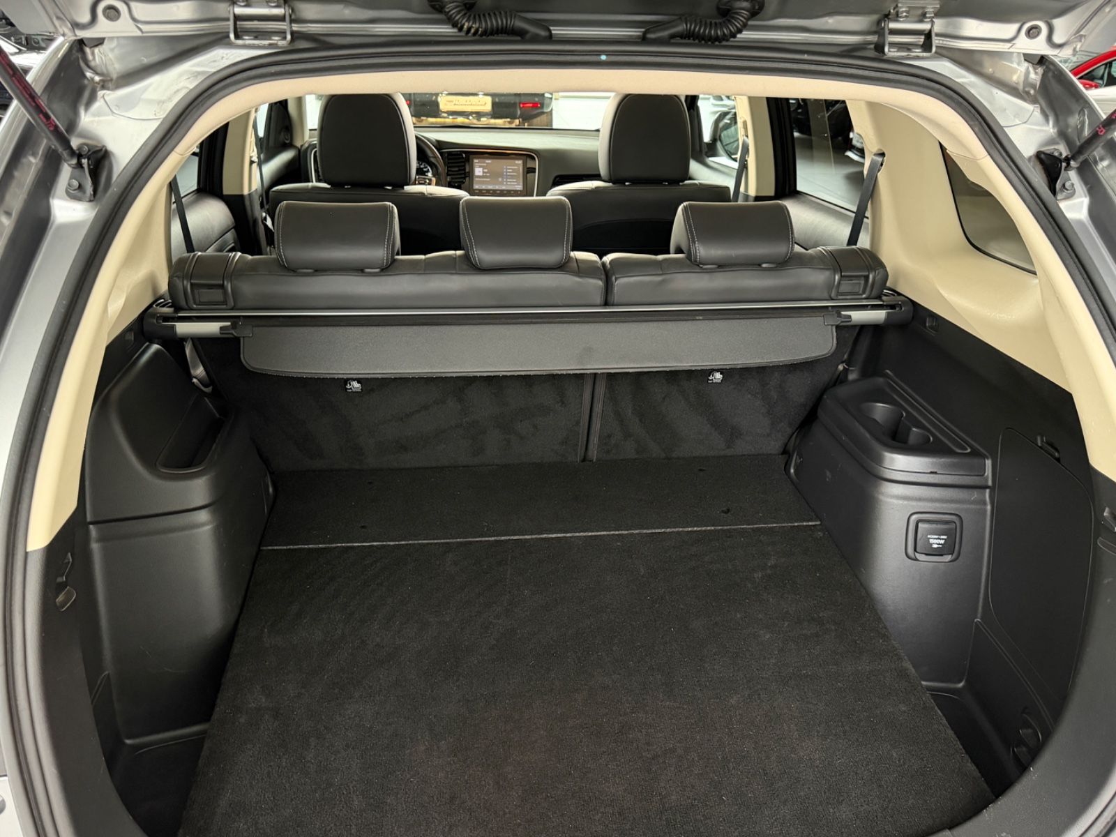 Fahrzeugabbildung Mitsubishi 2.4 Plug-in Hybrid Outlander Diamant Spirit AHK