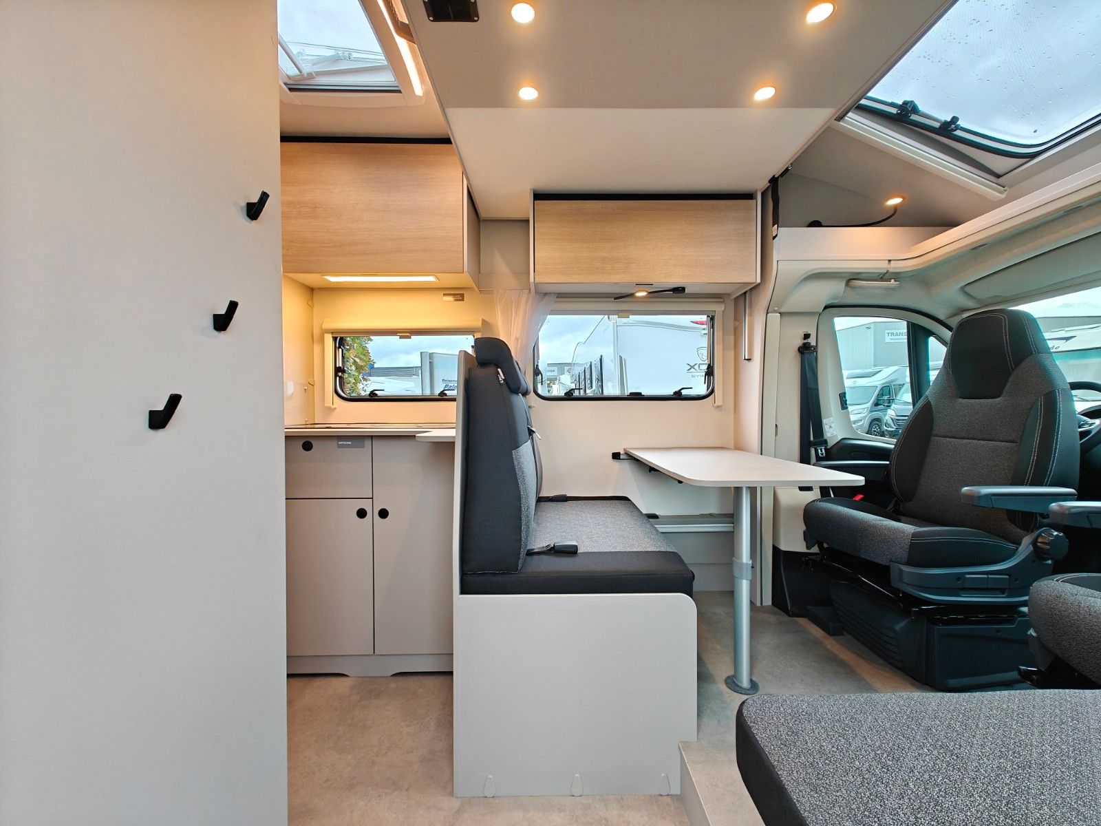 Fahrzeugabbildung LMC Tracer 690 EL - Chassis Design, 140PS, MJ2026! -