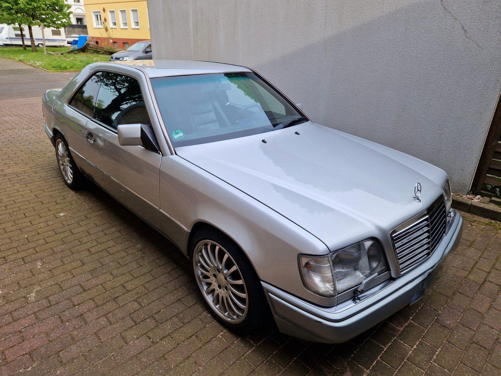 Mercedes-Benz 220