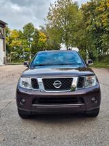 Nissan Pathfinder 2.5 dCi DPF LE 4WD Automatik LE - Nissan Pathfinder: 7 Sitzer