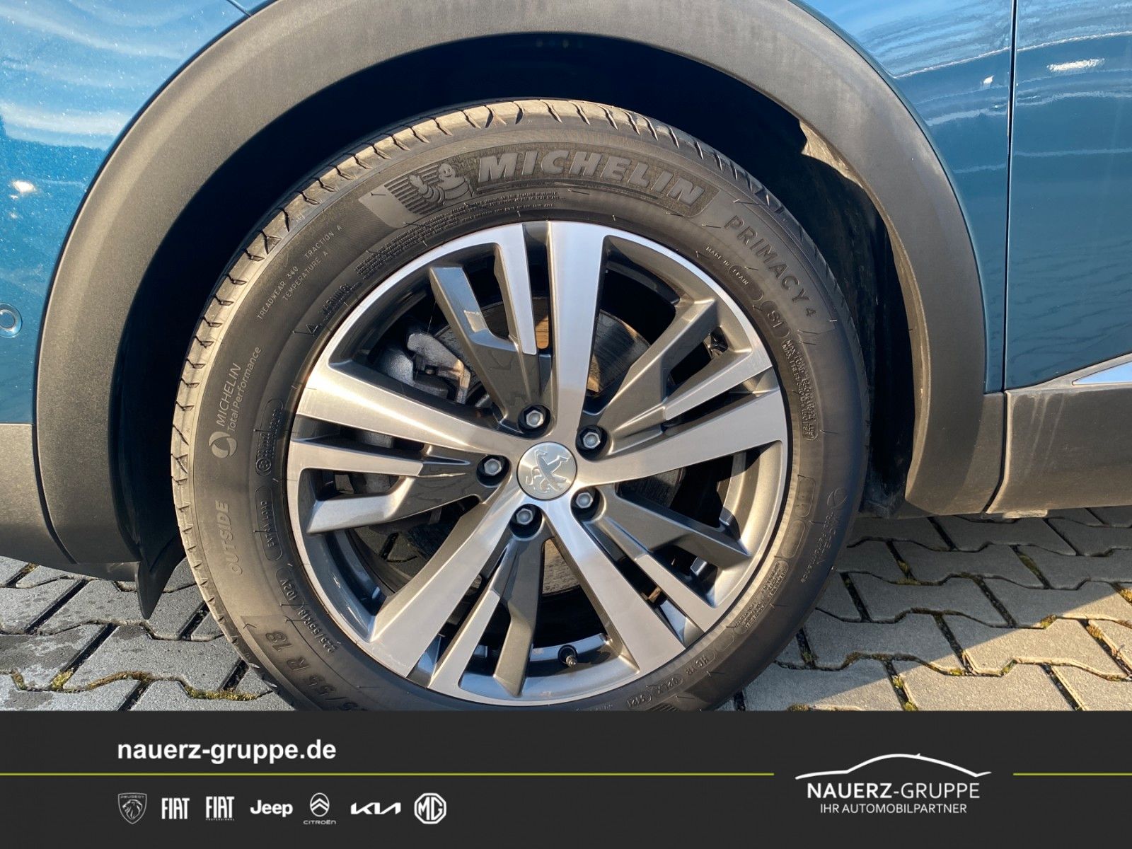 Fahrzeugabbildung Peugeot 3008 Hybrid 225 Allure