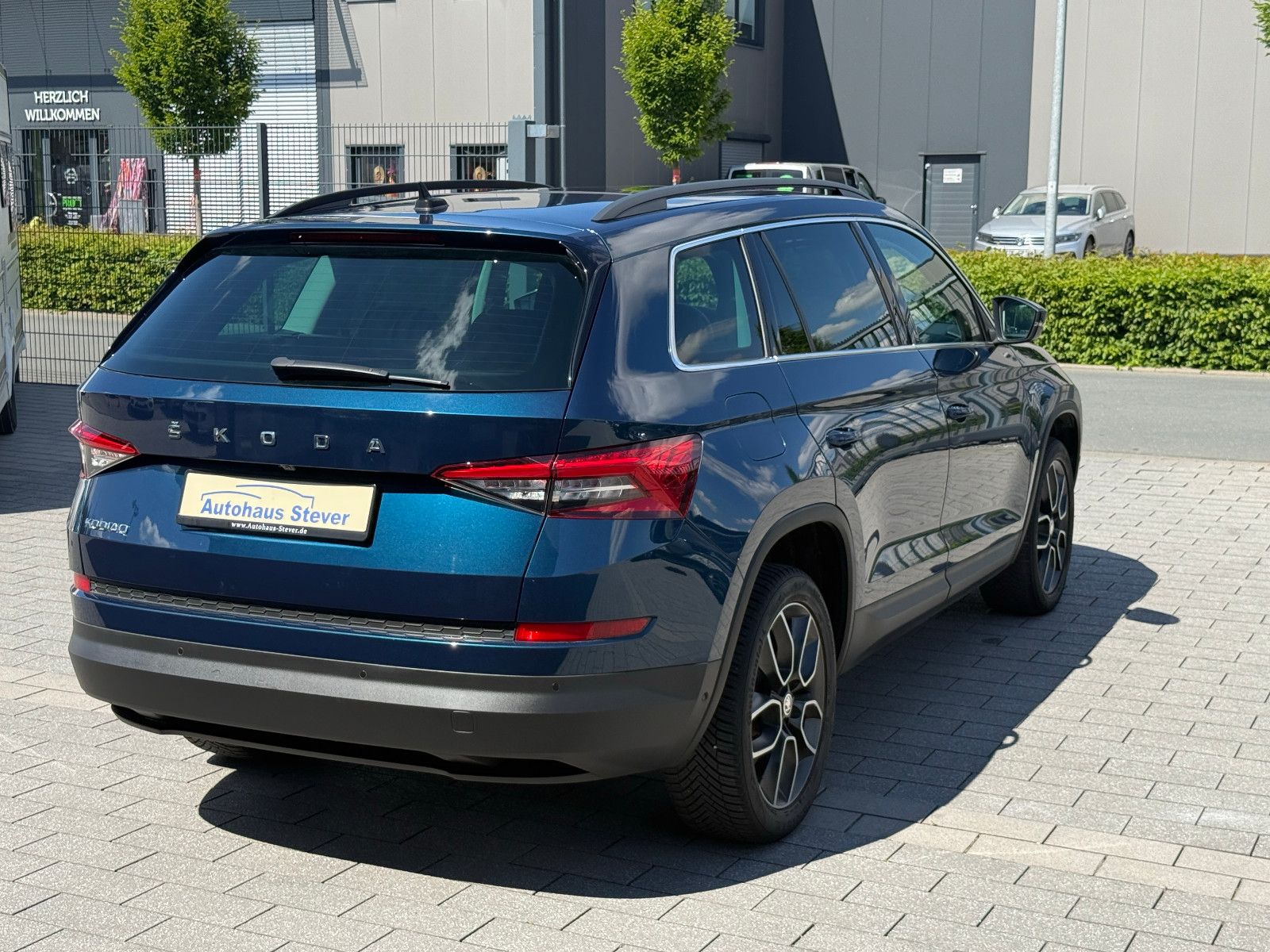 Fahrzeugabbildung SKODA Kodiaq Clever Navi,Sitzh.v+h,Alu,DSG,360°