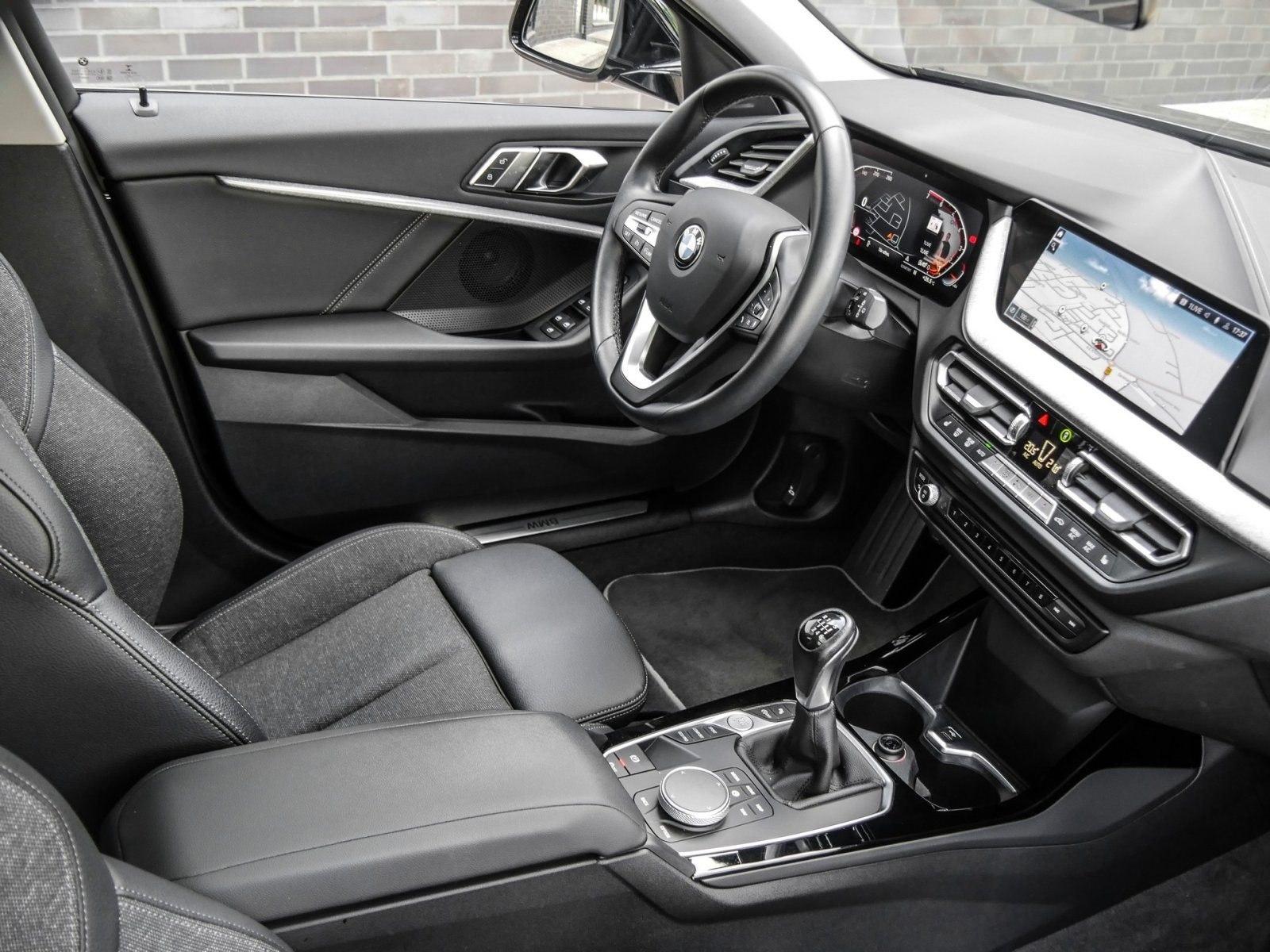 BMW 118i PANO NAVI LED PDC V+H DAB Tempomat Klima