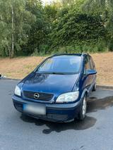 Opel Zafira - Opel Zafira aus 2004 mit Diesel-Antrieb