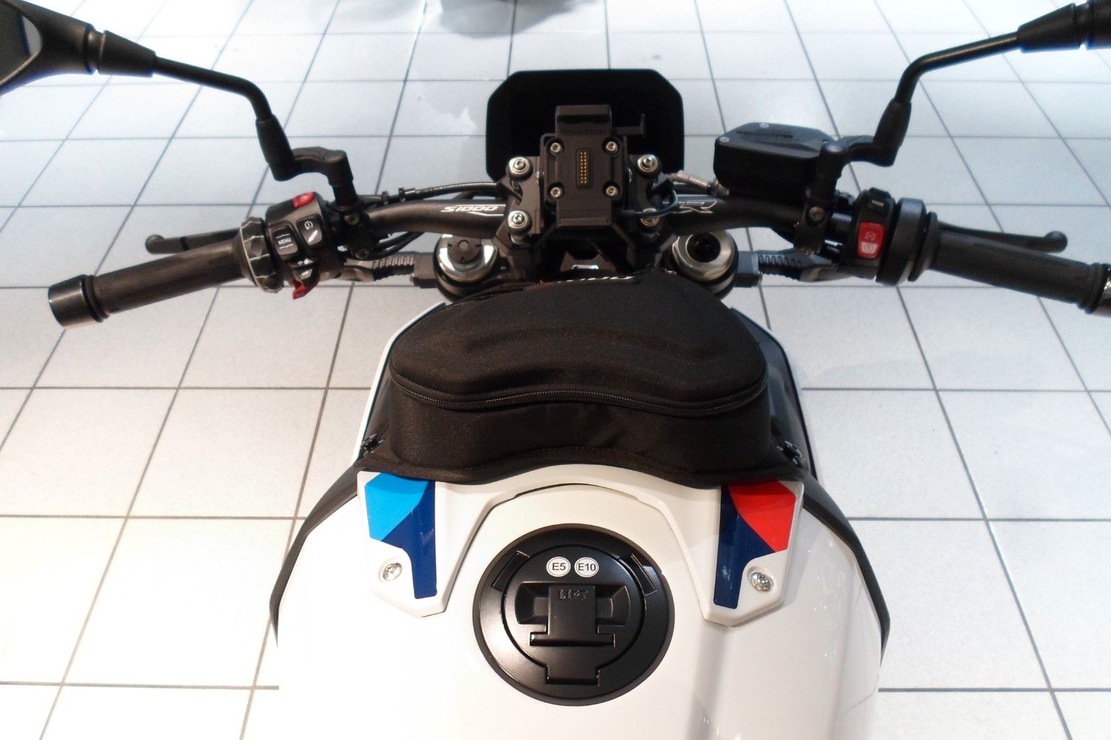 Fahrzeugabbildung BMW S1000 R mit Oil-Inklusive (5/50)