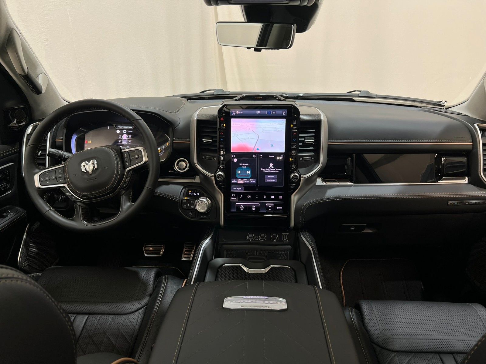 Fahrzeugabbildung Dodge RAM 1500 TUNGSTEN CREW CAB H/O Black Interieur