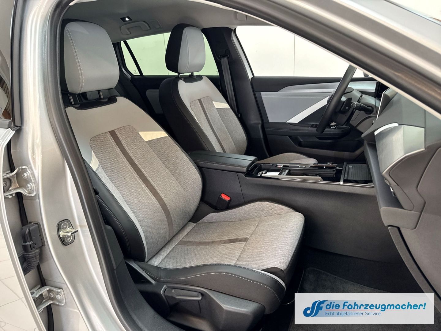 Fahrzeugabbildung Opel Astra L Sports Tourer Elegance Navi LED Apple Ca