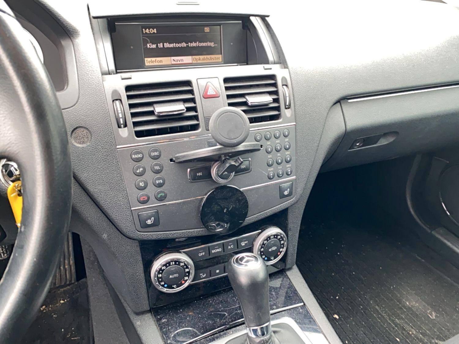 Mercedes-Benz C180 2010 — photo 9