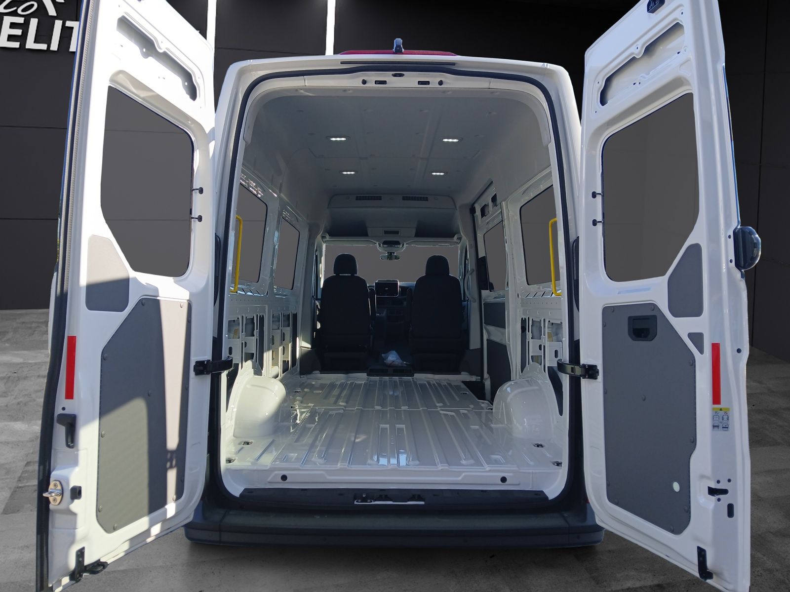 Fahrzeugabbildung Volkswagen Crafter Kasten TDI 130 kW MR 4 MOTION TLED RearV