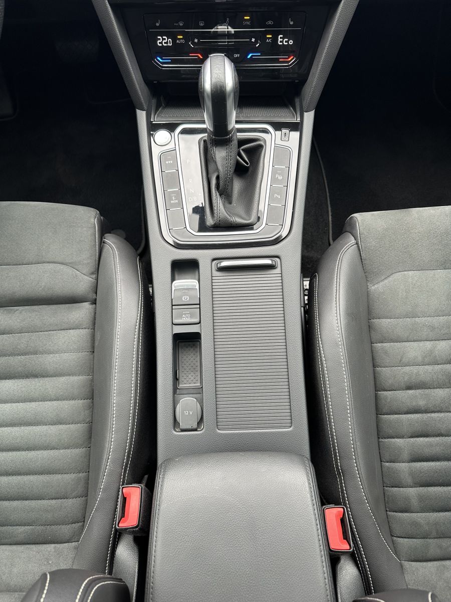 Fahrzeugabbildung Volkswagen Passat Variant GTE+NAV+LED+ACC+PANO+HUD+VCOCKPIT