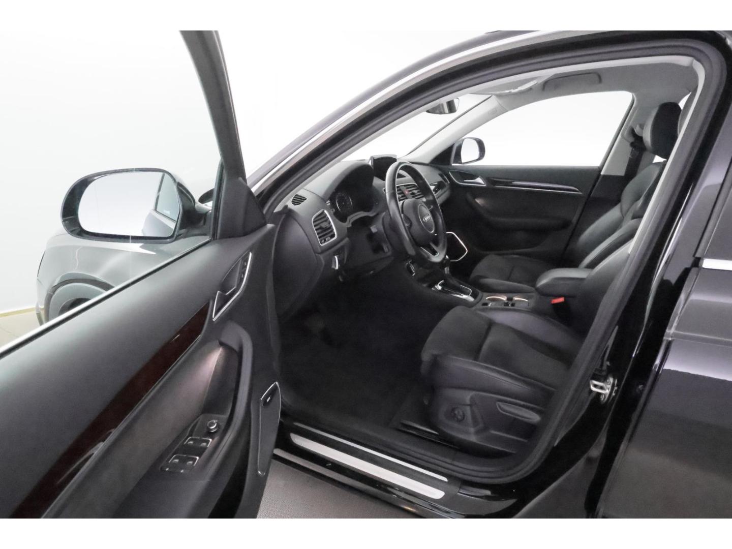 Audi Q3 2.0TFSI quattro S-tronic+NAVI+AHK+BOSE+KLIMA