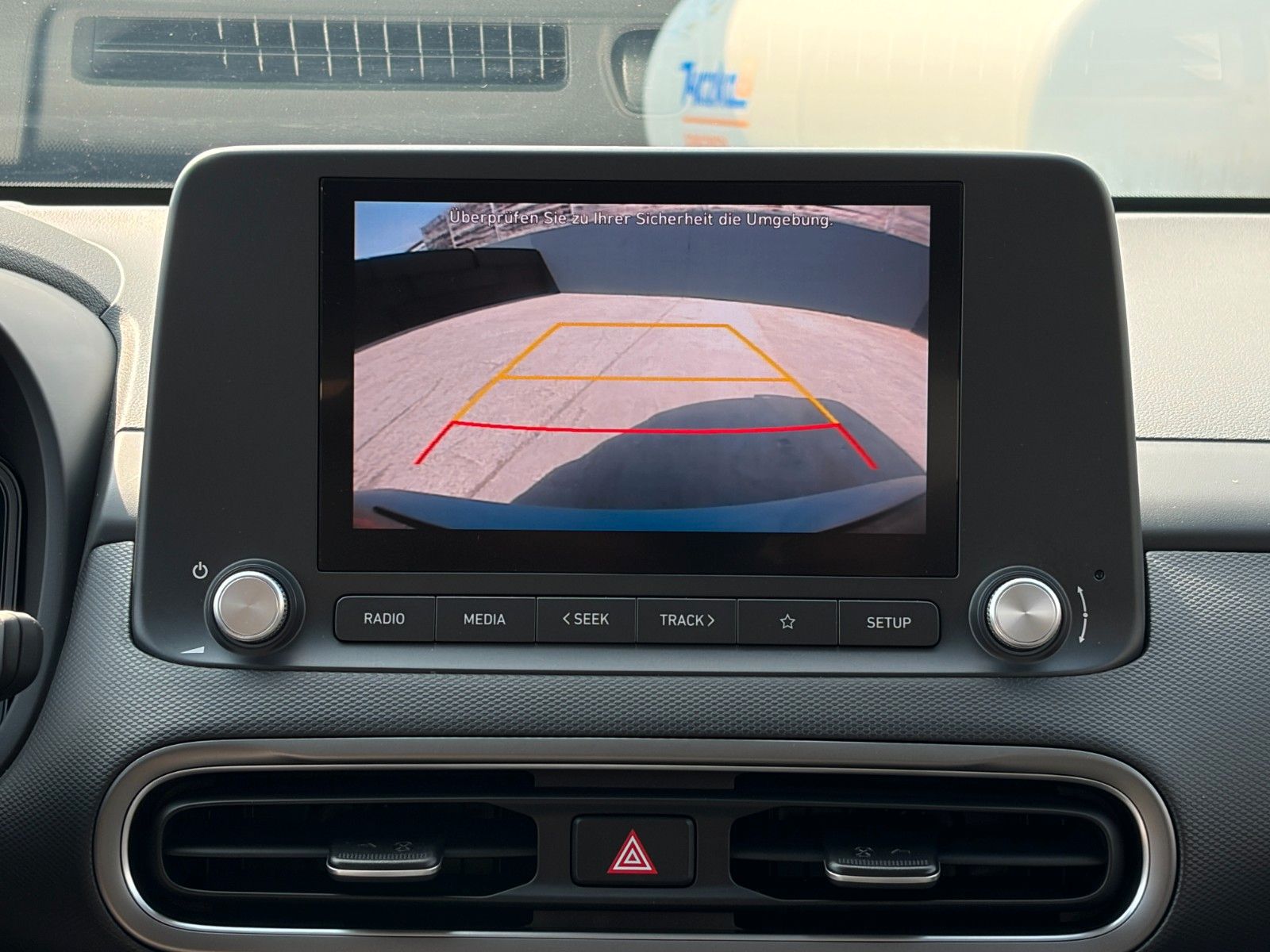 Fahrzeugabbildung Hyundai KONA E Basis 2WD LKAS CAM CarPlay DAB+ 17" 305km