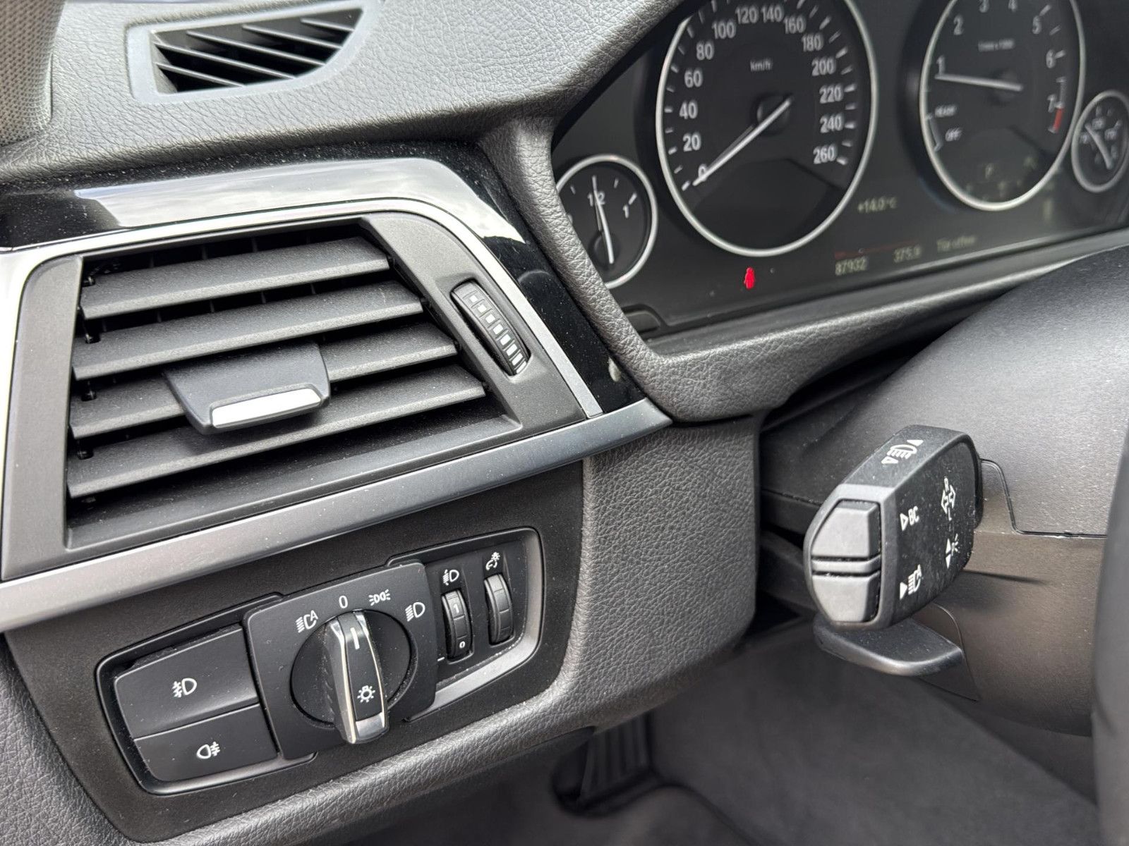 Fahrzeugabbildung BMW 320 i Touring / AHK / unfallfrei