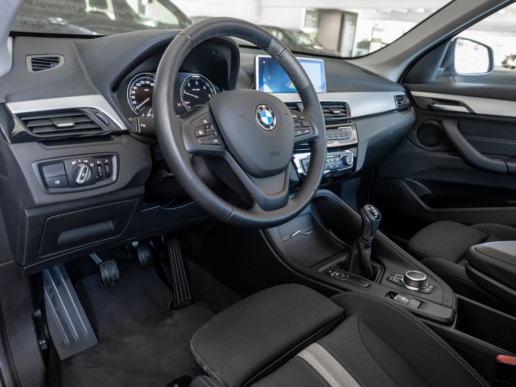 BMW X1 sDrive18d FACEL. PANO AHK NAVI SHZ PDC KLIMA foto 19