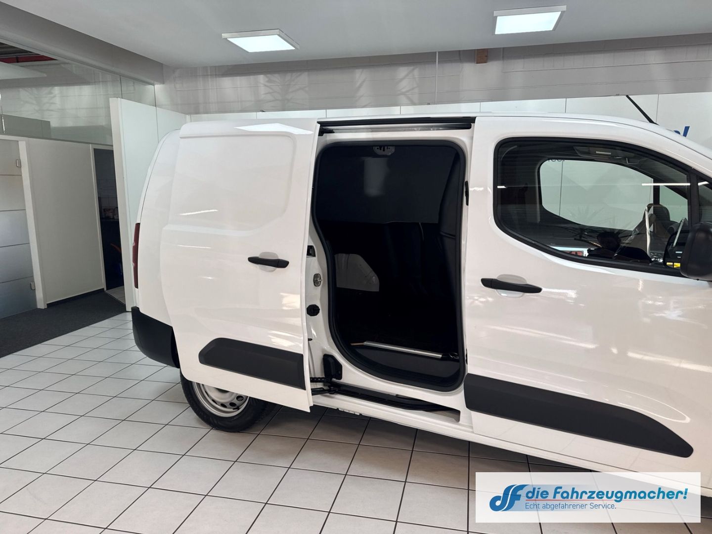 Fahrzeugabbildung Opel Combo E Cargo Edition erhöhte Nutzlast XL 1.5 D