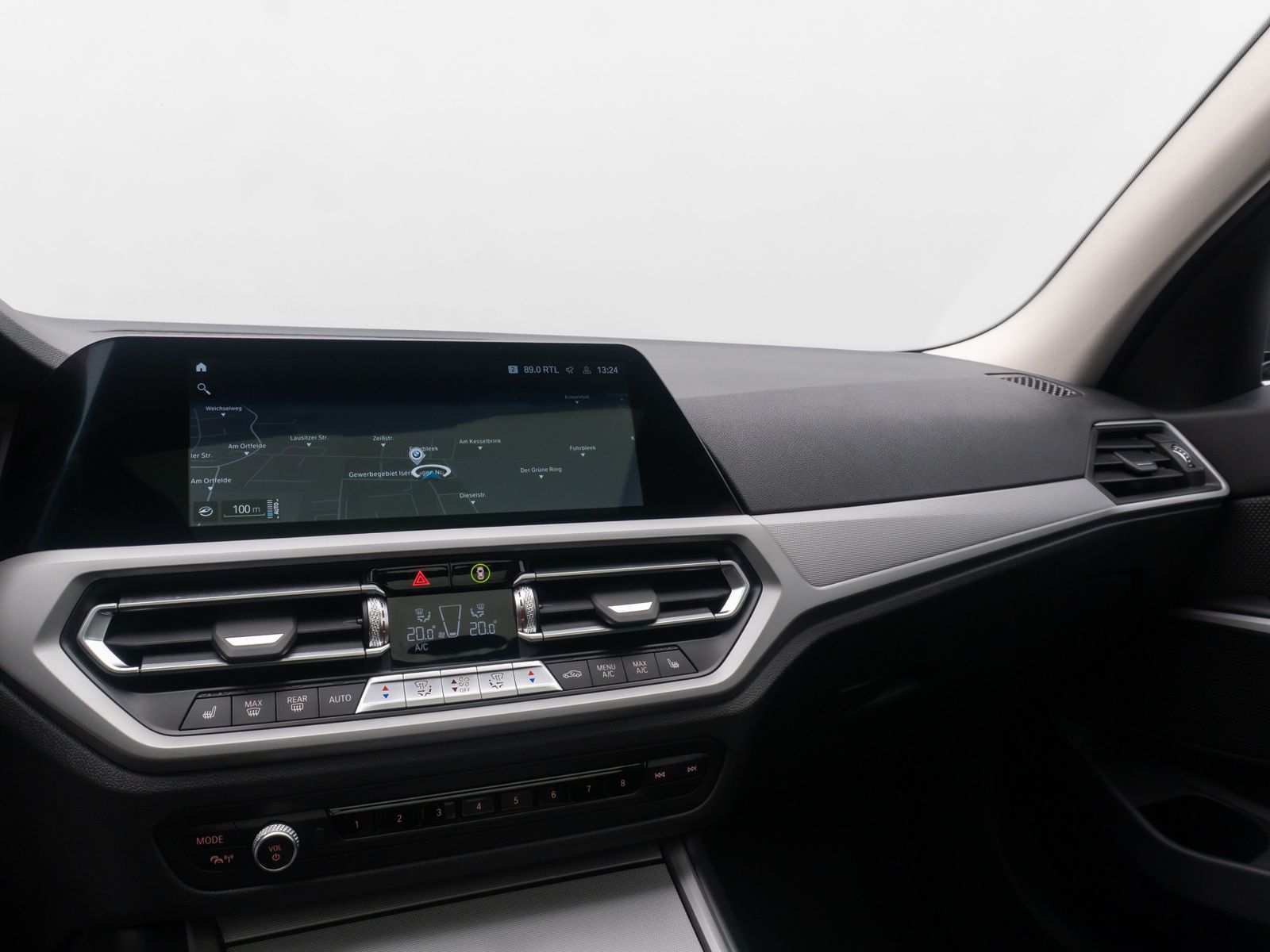 Fahrzeugabbildung BMW 330i xD Alarm AHK DAB Panorama Individual Sport