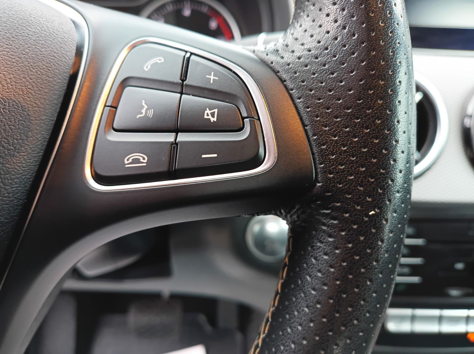 Fahrzeugabbildung Mercedes-Benz B 200d*ALLRAD+AHK+8FACH+BUSINESS+WENIG KM+INSPEK