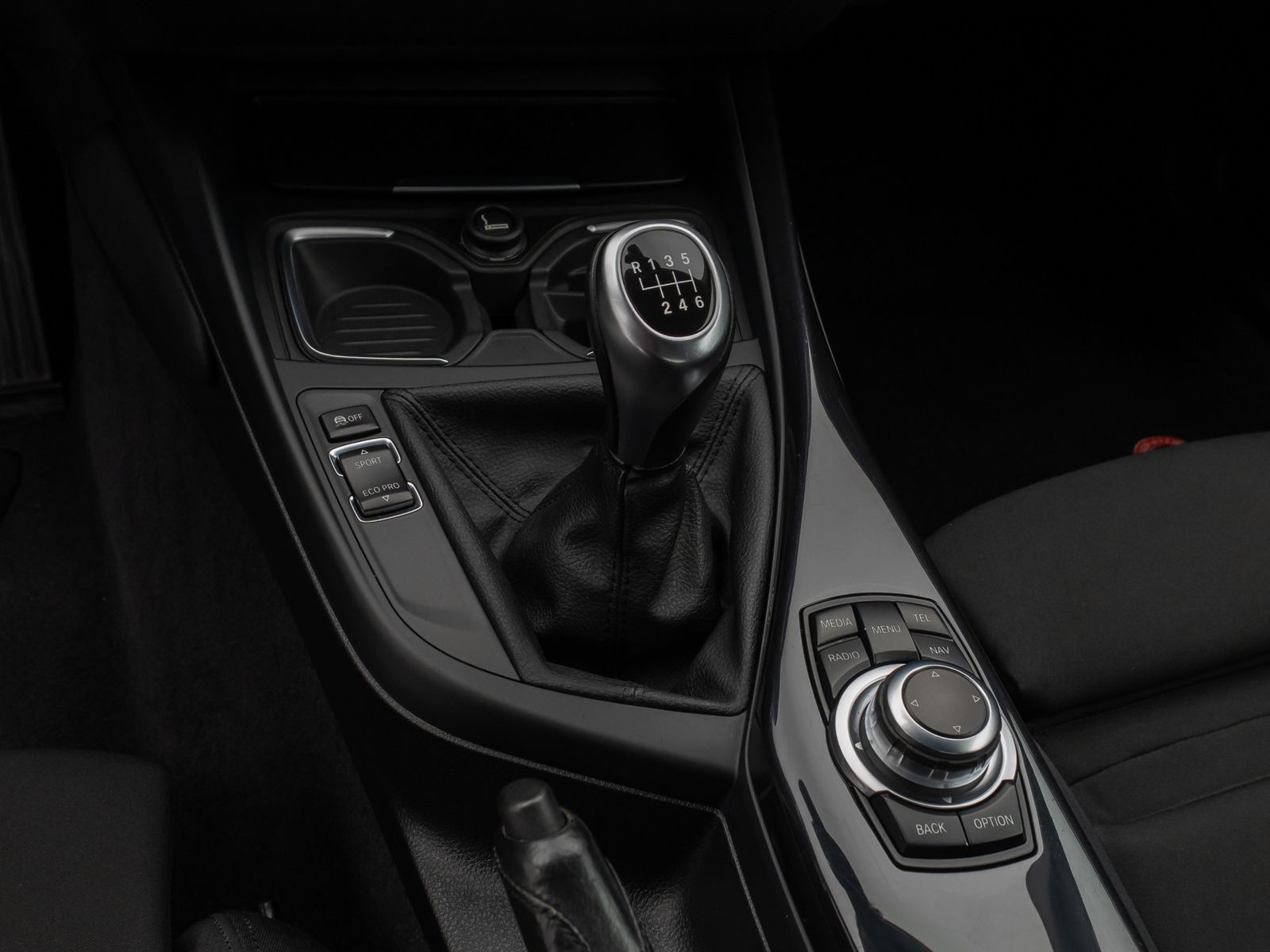 Fahrzeugabbildung BMW 220d Coupé Sport Line PDChinten HiFi Navi Xenon