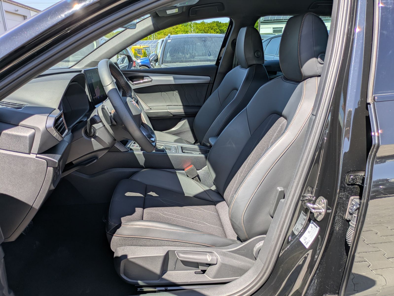 Fahrzeugabbildung CUPRA Leon 1.5 eTSI DSG MATRIX-LED*ACC*APP*KAMERA*18"