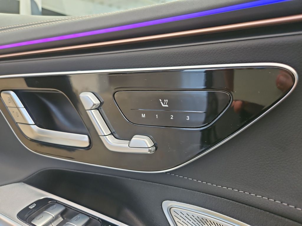 Fahrzeugabbildung Mercedes-Benz EQE 300 Avantg. AHK ACC Pano LED Massage HUD 360