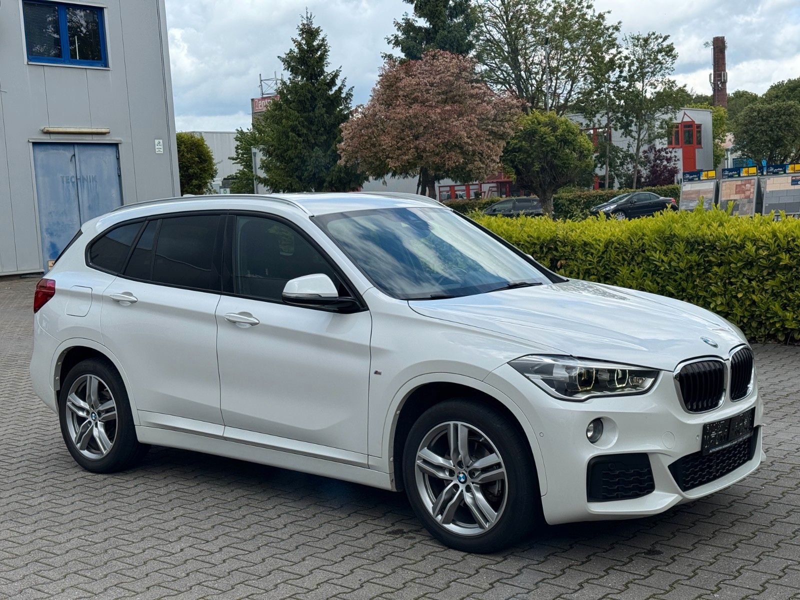BMW X1 sDrive 18 d M Paket *Service gepflegt *LED