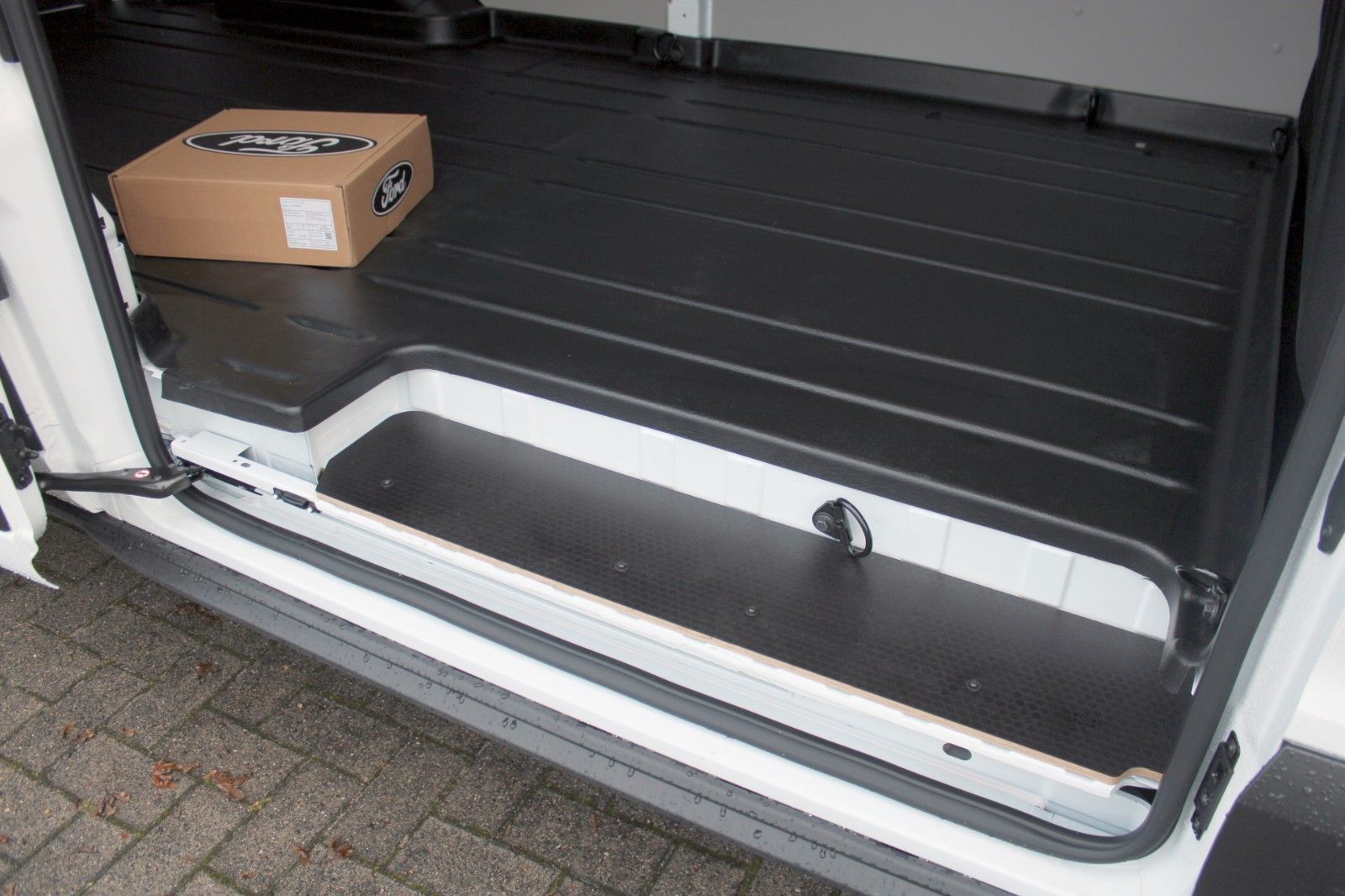 Fahrzeugabbildung Ford e-Transit 350 L3H2 TREND ELEKTRO + Technologie P