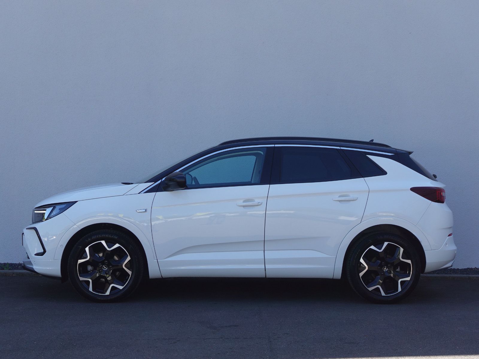 Fahrzeugabbildung Opel Grandland 1.2Turbo  Elegance Automatik  Navi,SHZ