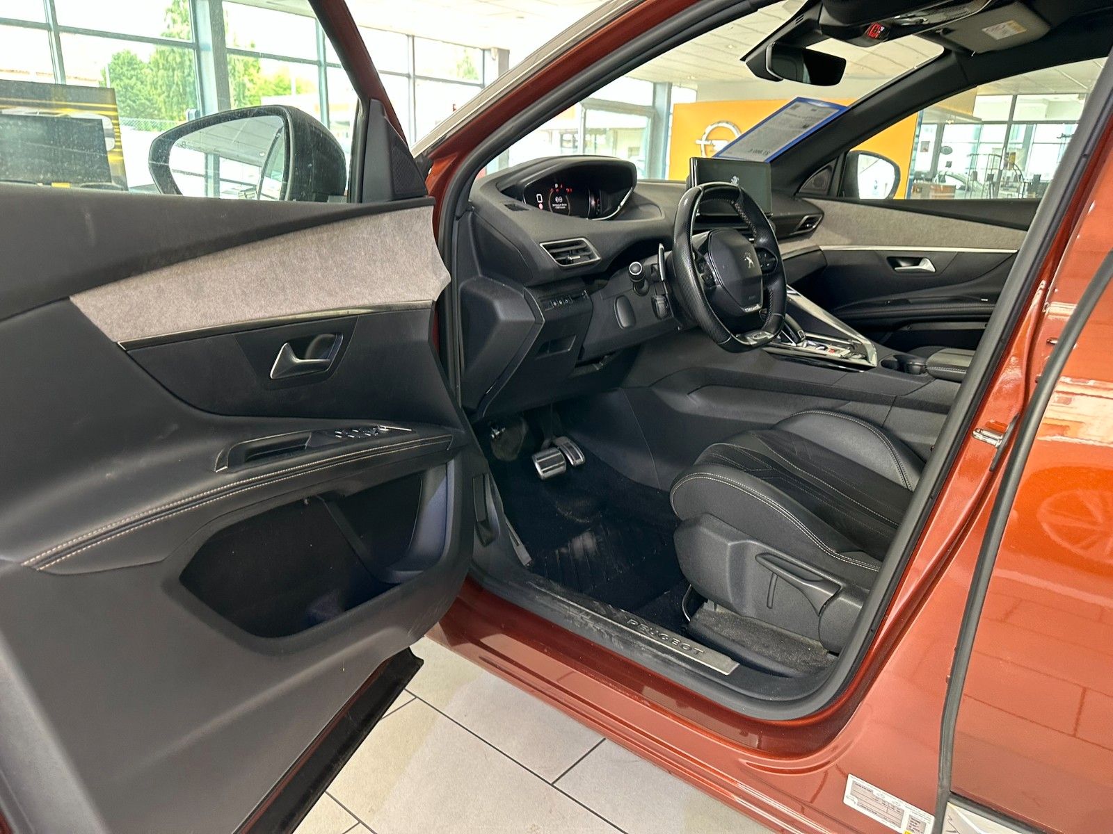 Fahrzeugabbildung Peugeot 5008 GT -PACK 1.5D LED/NAVI/SHZ/ALCANTARA/AHK