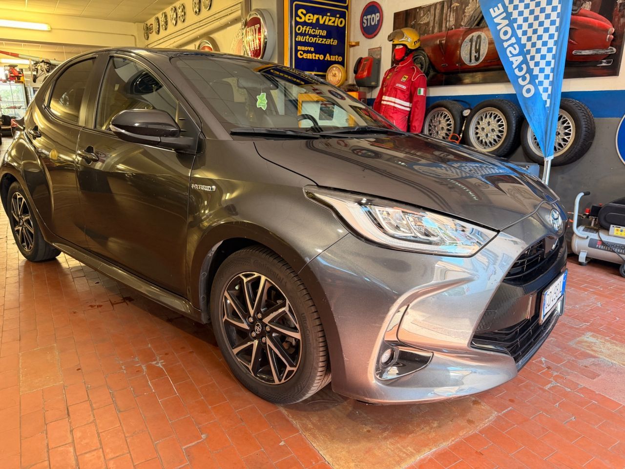 Toyota Yaris 1.5 Hybrid 5 porte Lounge imagem 2
