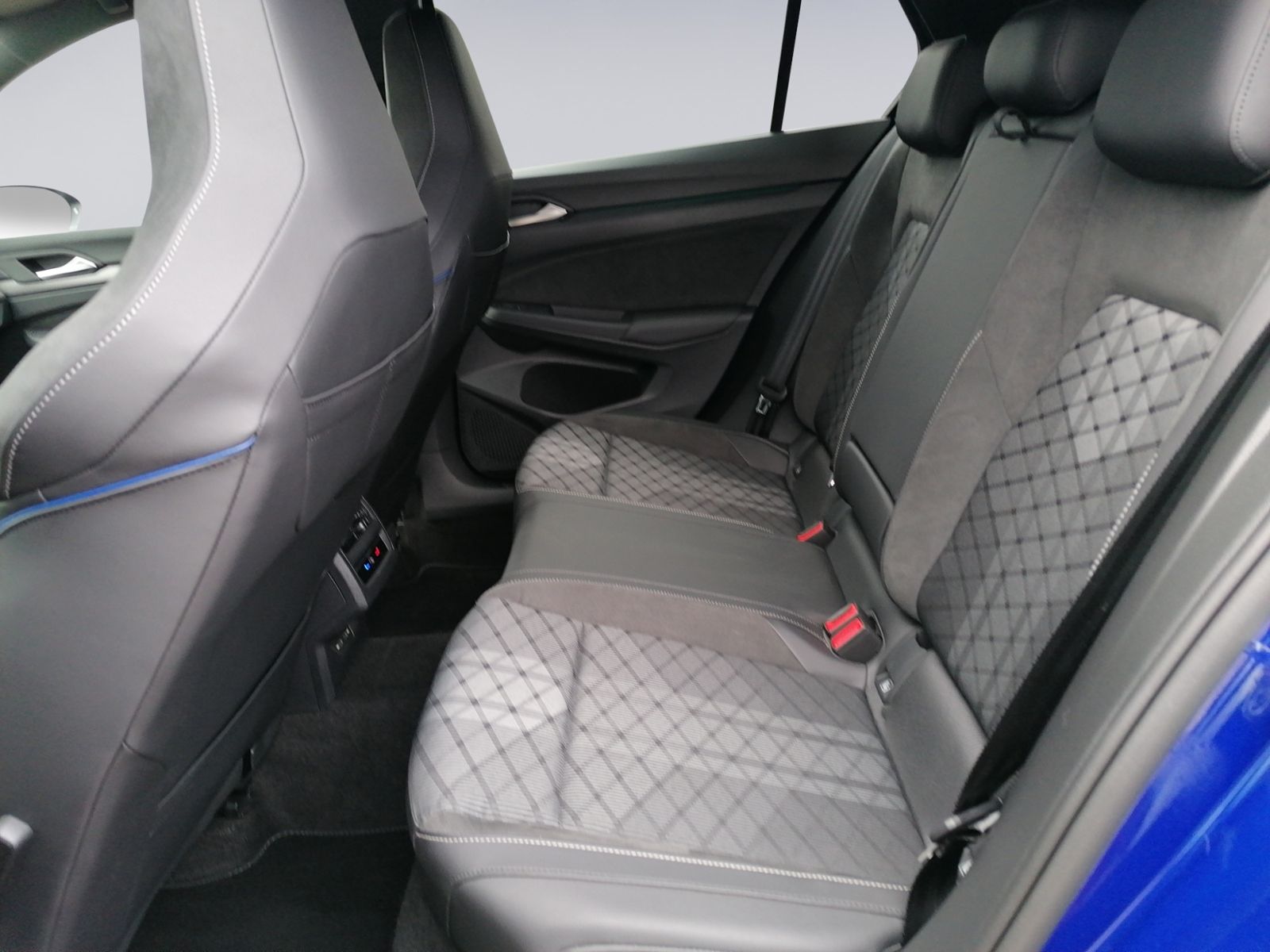 Golf VIII 1.5 TSI R Line KAMERA+NAVI