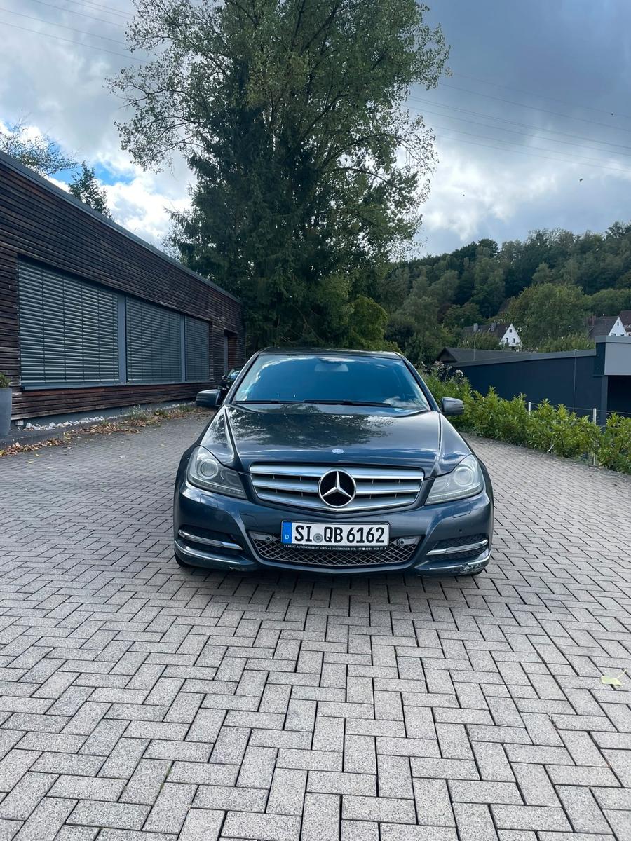 Mercedes-Benz C220 2013 — interior